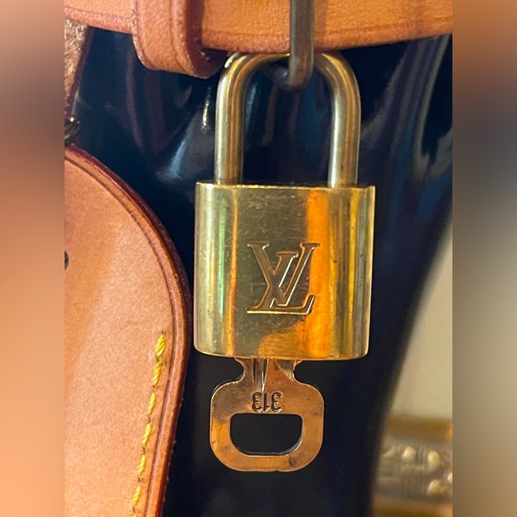 Louis Vuitton Vachetta Leather Luggage Name Tag Strap Holder, lock & key EUC 313 - Picture 9 of 9